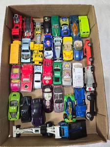 lot 242 image: Assorted Vintage Die-Cast Toy Cars