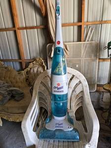 lot 271 image: Hoover Floor Mate Vacuum