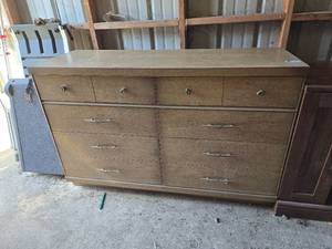 lot 272 image: Mid-Century Modern Bassett Dresser  Approx. 4 Wide