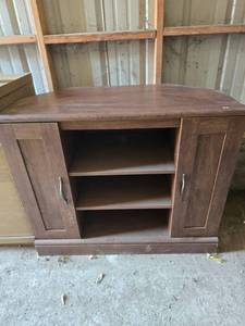 lot 292 image: Wooden Entertainment Console Cabinet and Coffee Table