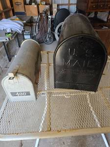 lot 295 image: Used U.S. Mailboxes with Floral Design