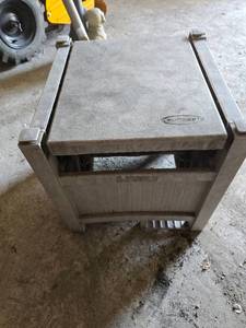lot 301 image: Suncast Hose Reel Box