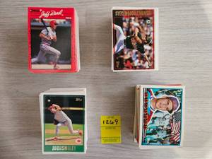 lot 1269 image: BIG BULK LOT BASEBALL CARDS