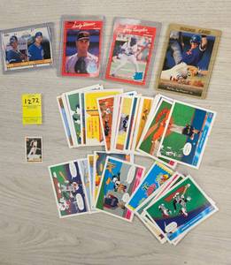 lot 1272 image: MIXED BAG BASEBALL CARDS