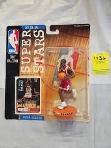 lot 1736 image: NBA SUPERSTARS PIPPEN ACTION FIGURE