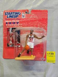 lot 1739 image: STARTING LINEUP ACTION FIGURE SCOTTIE PIPPEN