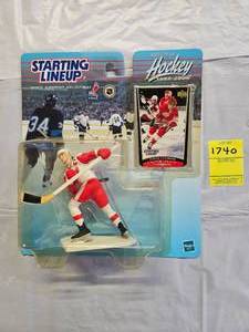 lot 1740 image: STARTING LINEUP ACTION FIGURE STEVE YZERMAN