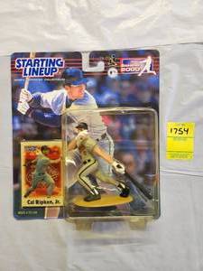 lot 1754 image: STARTING LINEUP CAL RIPKEN JR. ACTION FIGURE