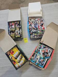 lot 1759 image: BULK LOT OF FOOTBALL CARDS