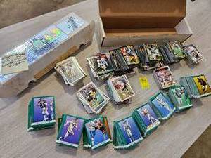 lot 1762 image: BULK LOT RAW LOOSE FOOTBALL CARDS