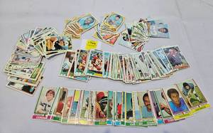 lot 1766 image: 1970s MIXED BRAND FOOTBALL CARD LOT