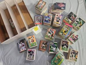 lot 1810 image: OVER 2500 FOOTBALL CARD LOT