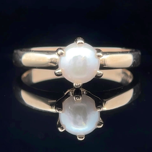 lot 60 image: White Pearl Solitaire Estate Ring in Yellow Gold VIDEO