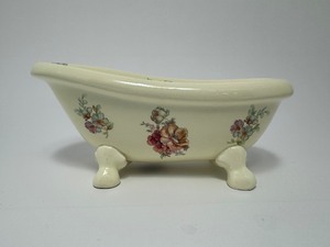 lot 3 image: Athena California Ceramica Clawfoot Bathtub Soap Dish