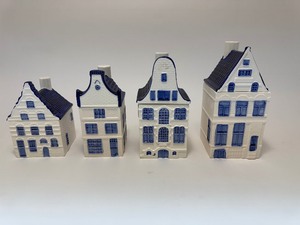 lot 14 image: Delft House Canisters