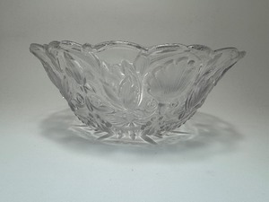 lot 16 image: Crystal Food Bowl