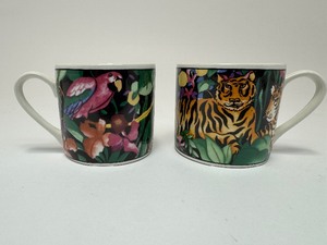 lot 26 image: 1993 Vitromaster Rain Forest by Sue Zipkin Mugs