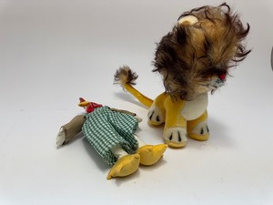 lot 38 image: Vintage Stuffed Animals