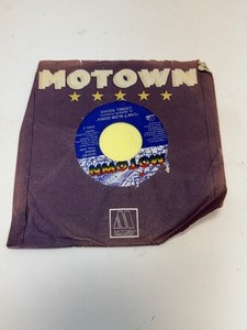 lot 62 image: Lionel Richies Cant Slow Down, released in 1983 by Motown Records