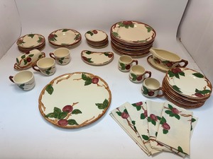 lot 64 image: Franciscan USA Apple Earthenware Dinnerware
