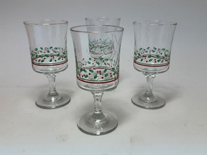 lot 77 image: Vintage Christmas Glasses