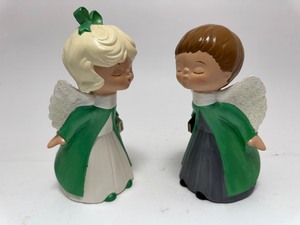 lot 78 image: Ceramic Kissing Angels