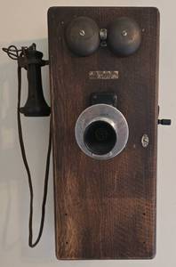 lot 11 image: Vintage Western Electric Wall Phone