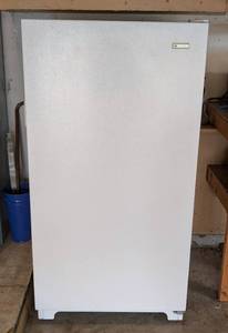 lot 12 image: White Westinghouse Upright Freezer