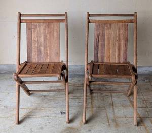 lot 108 image: Pair of Vintage Wood Folding Chairs