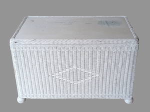lot 109 image: Large White Wicker Storage Chest
