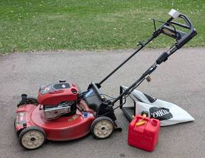 lot 110 image: Toro Recycler 22 Lawnmower