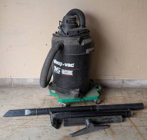 lot 112 image: Rolling Shop Vacuum