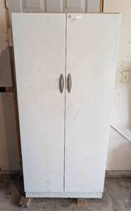 lot 118 image: White Metal Storage Cabinet