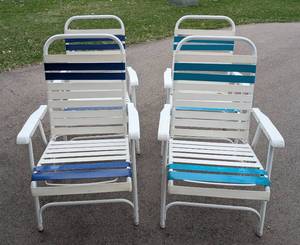 lot 116 image: Vinyl Strap Patio Chair Set