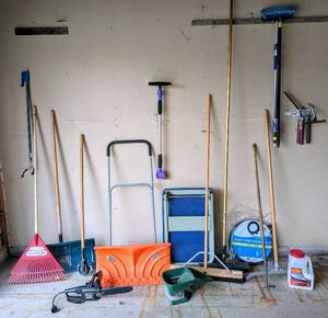 lot 120 image: Long Handled Yard Tools and Shovels