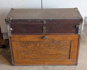 lot 122 image: Vintage Wood and Metal Tool Box