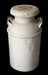 lot 152 image: Vintage Metal Milk Can