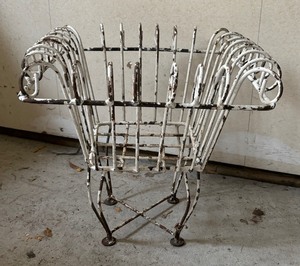 lot 157 image: Vintage Scrolled Metal Planter Stand