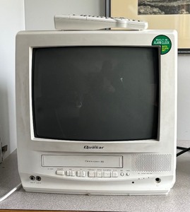 lot 173 image: Quasar TVVCR Model VV-1319W