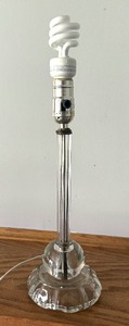 lot 197 image: Gorgeous Vintage Glass Lamp