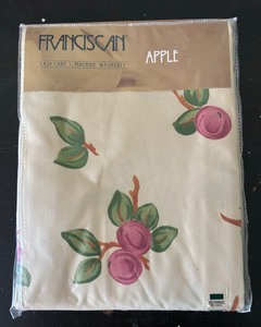 lot 208 image: New Franciscan Apple Tablecloth