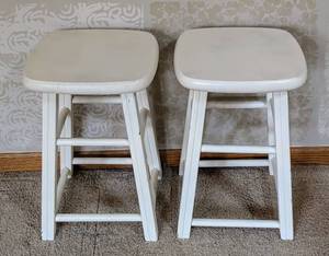 lot 76 image: Pair of White Painted Wood Stools