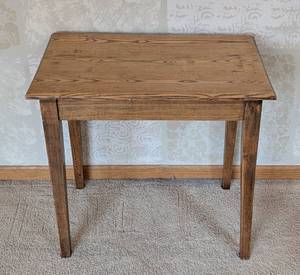 lot 143 image: Oak Side Table