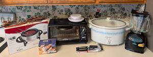 lot 146 image: Variety of Kitchen Gadgets