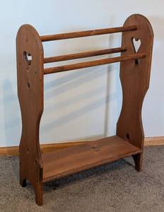 lot 92 image: Decorative Pine Quilt Rack