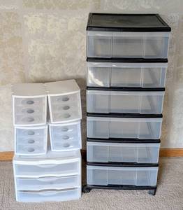 lot 77 image: Assorted Plastic Storage Containers