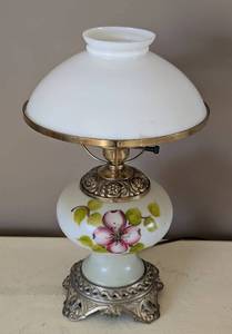 lot 78 image: Vintage Painted Glass Globe Lamp