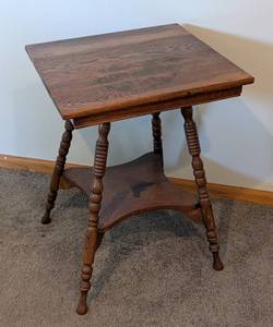 lot 83 image: Antique Oak Parlor Table