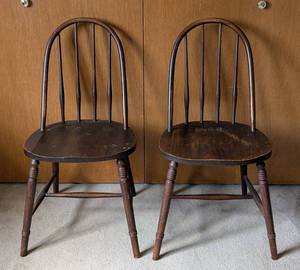 lot 45 image: Pair of Vintage Mahogany Side Chairs
