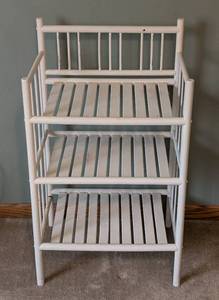 lot 41 image: Painted White Wood Shelf
